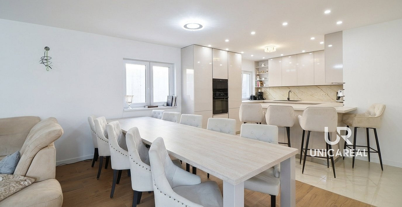 Prodej domu 230 m² s pozemkem 1 573 m²