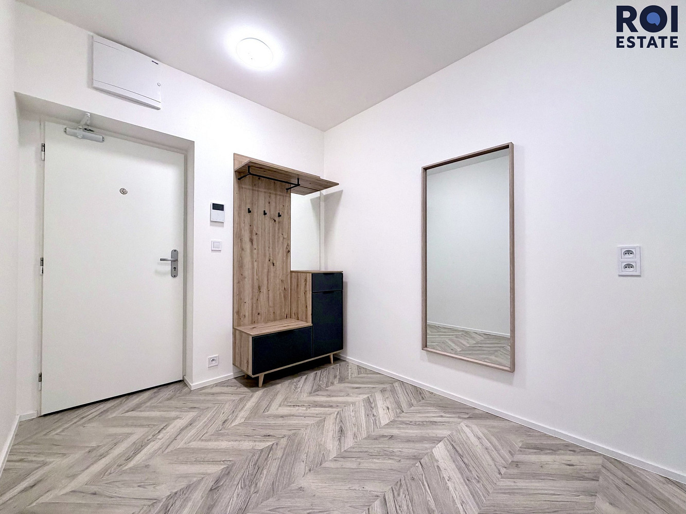 Pronájem bytu 1+kk 38 m² — photo 2