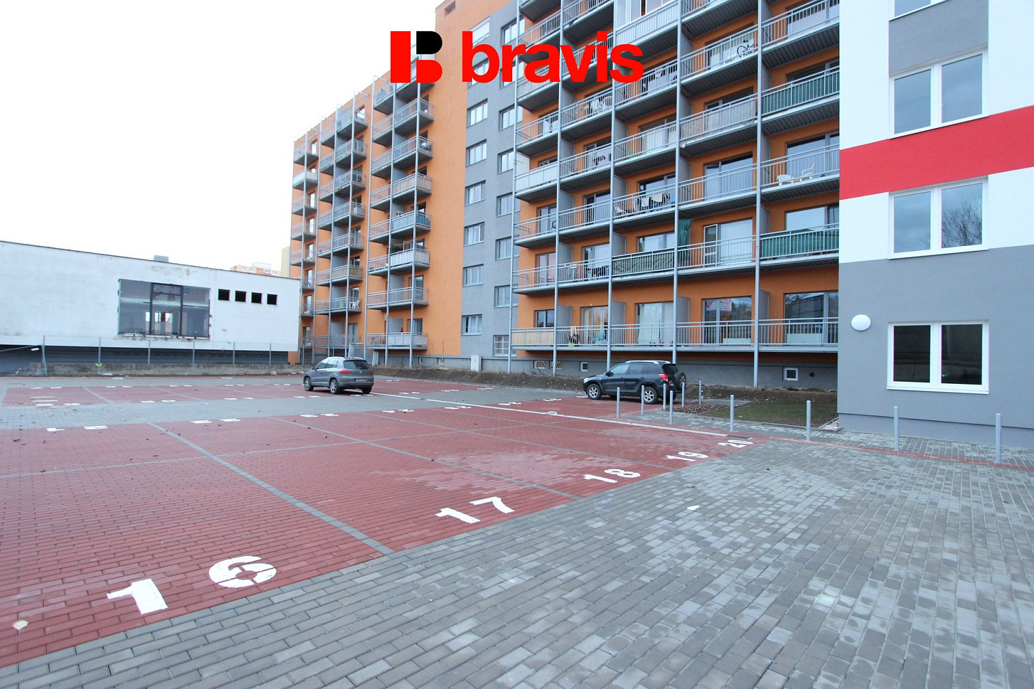 Pronájem vyhrazeného parkovacího stání č.44 ve vnitrobloku, ulice božetěchova, brno- královo pole