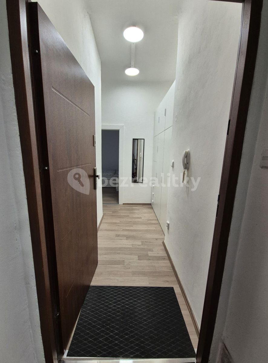 Pronájem bytu 1+1 37 m² — photo 2