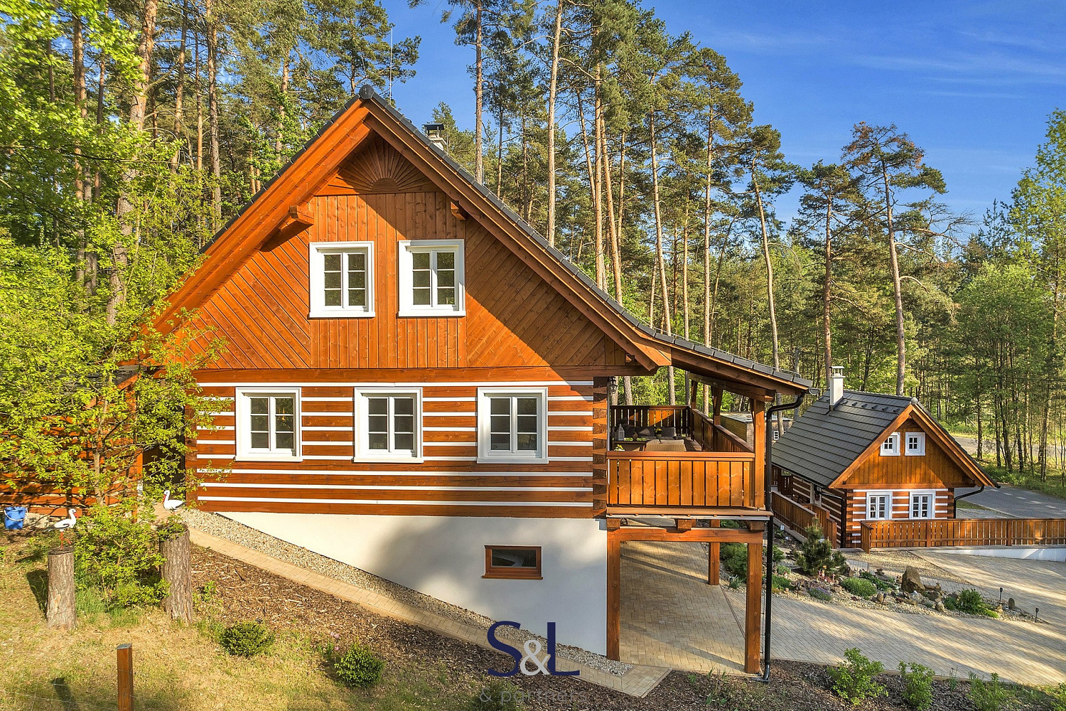 Prodej domu 197 m² s pozemkem 1 165 m²