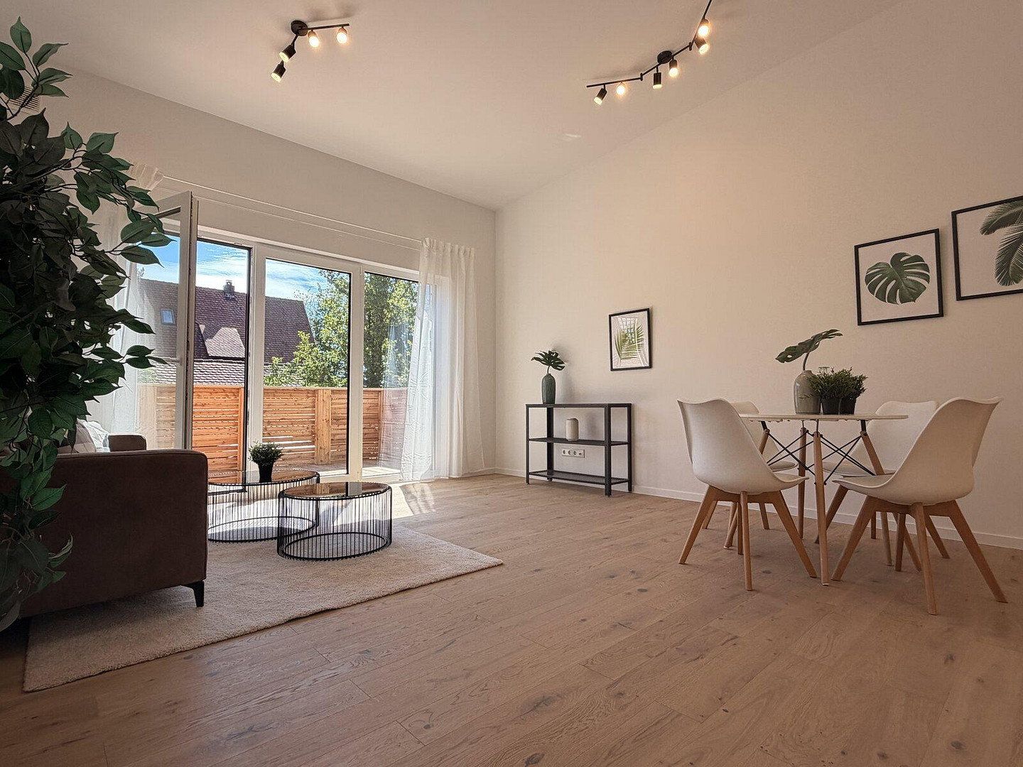 Klimatisierter hochwertiger Neubau mit Balkon und hohen Decken – Erstbezug — photo 2