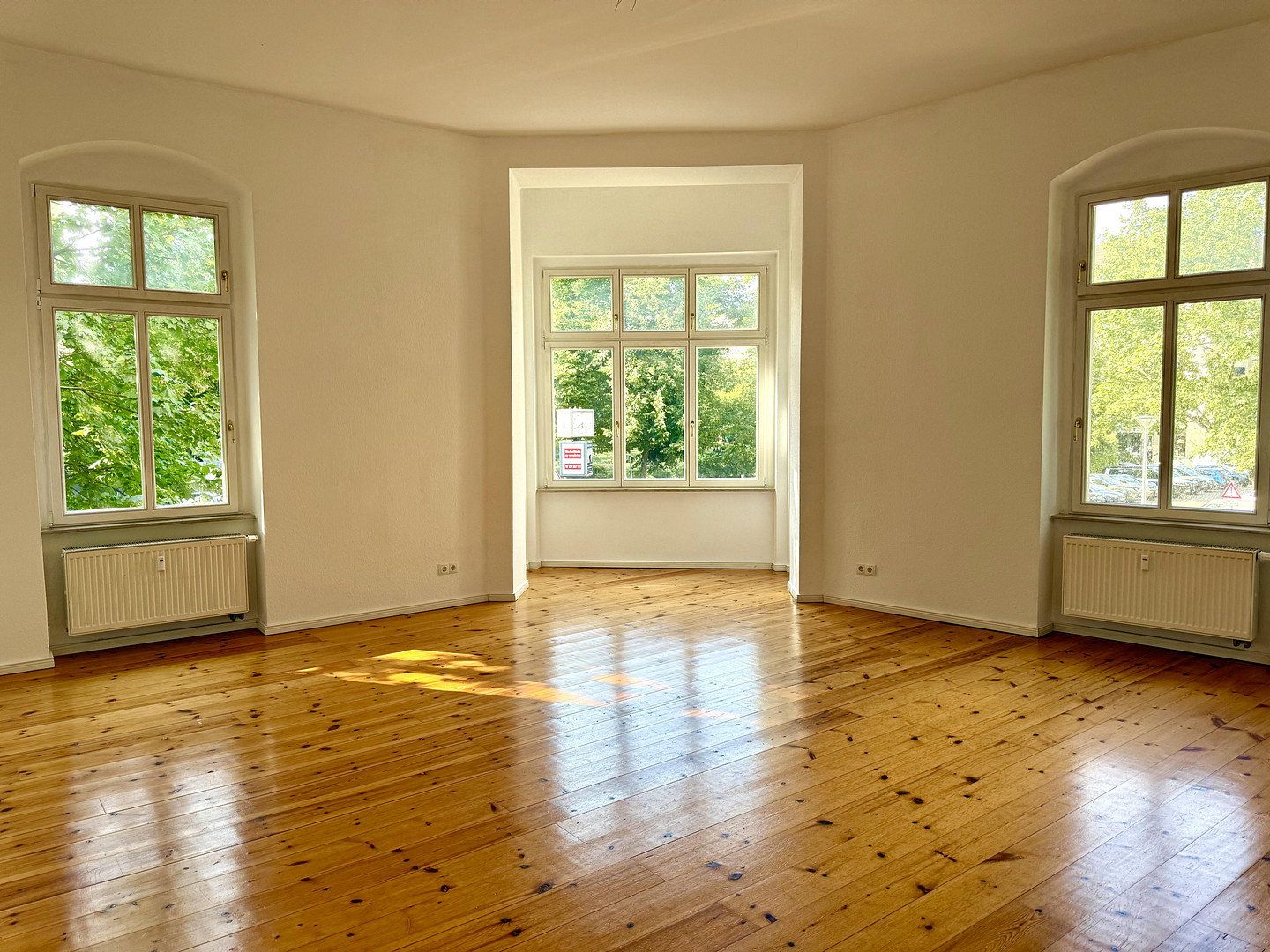 Lichtdurchflutete Wohnung, Toller Blick zum Helmholtzplatz (Provisionsfrei!) — photo 5