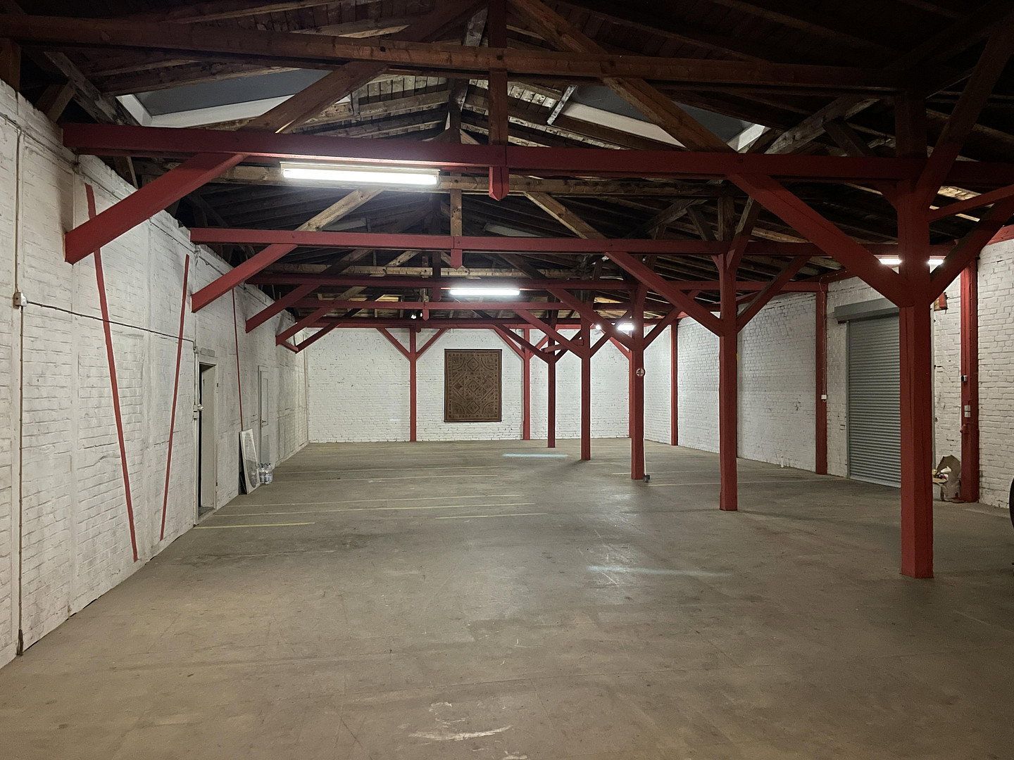 Gewerbeimmobilie in Lauterbach – 230 m² Büro + 1.680 m² Hallen-, Lager- und Bürofläche — photo 2
