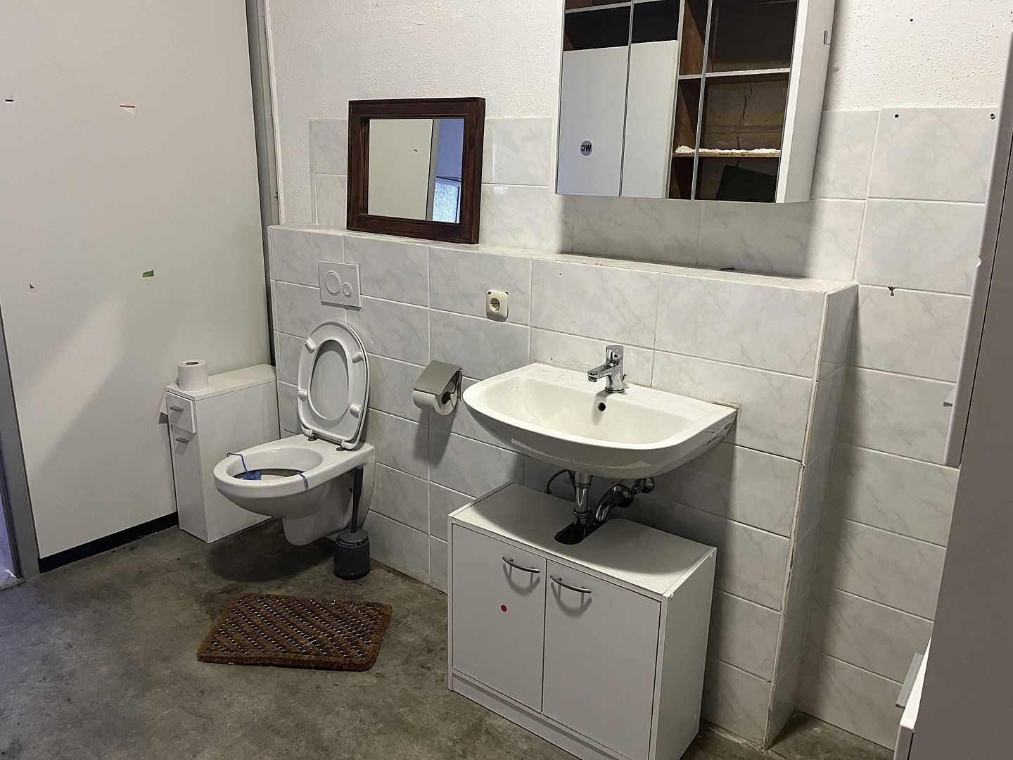 Gewerbeimmobilie in Lauterbach – 230 m² Büro + 1.680 m² Hallen-, Lager- und Bürofläche — photo 4