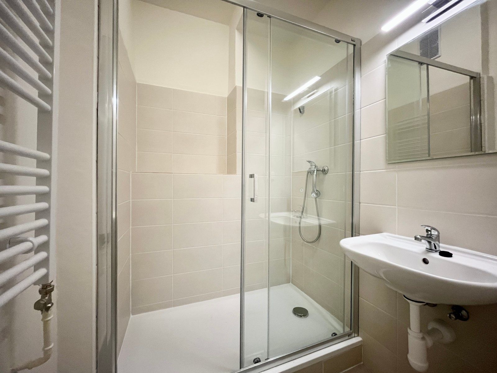 Pronájem bytu 1+1 37 m² — photo 3