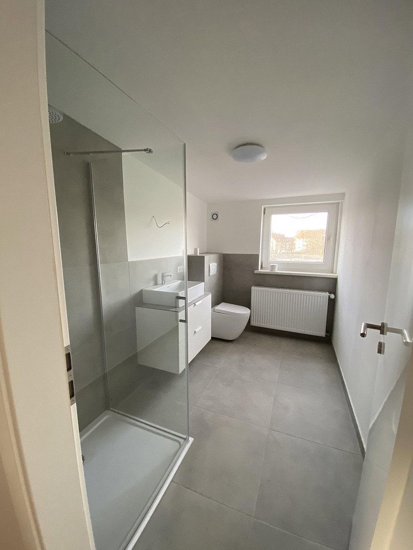 Wohnung über 2 Etagen mit Balkon, WG geeignet, 4-Zimmer, Maisonette, Nähe Bahnhof
