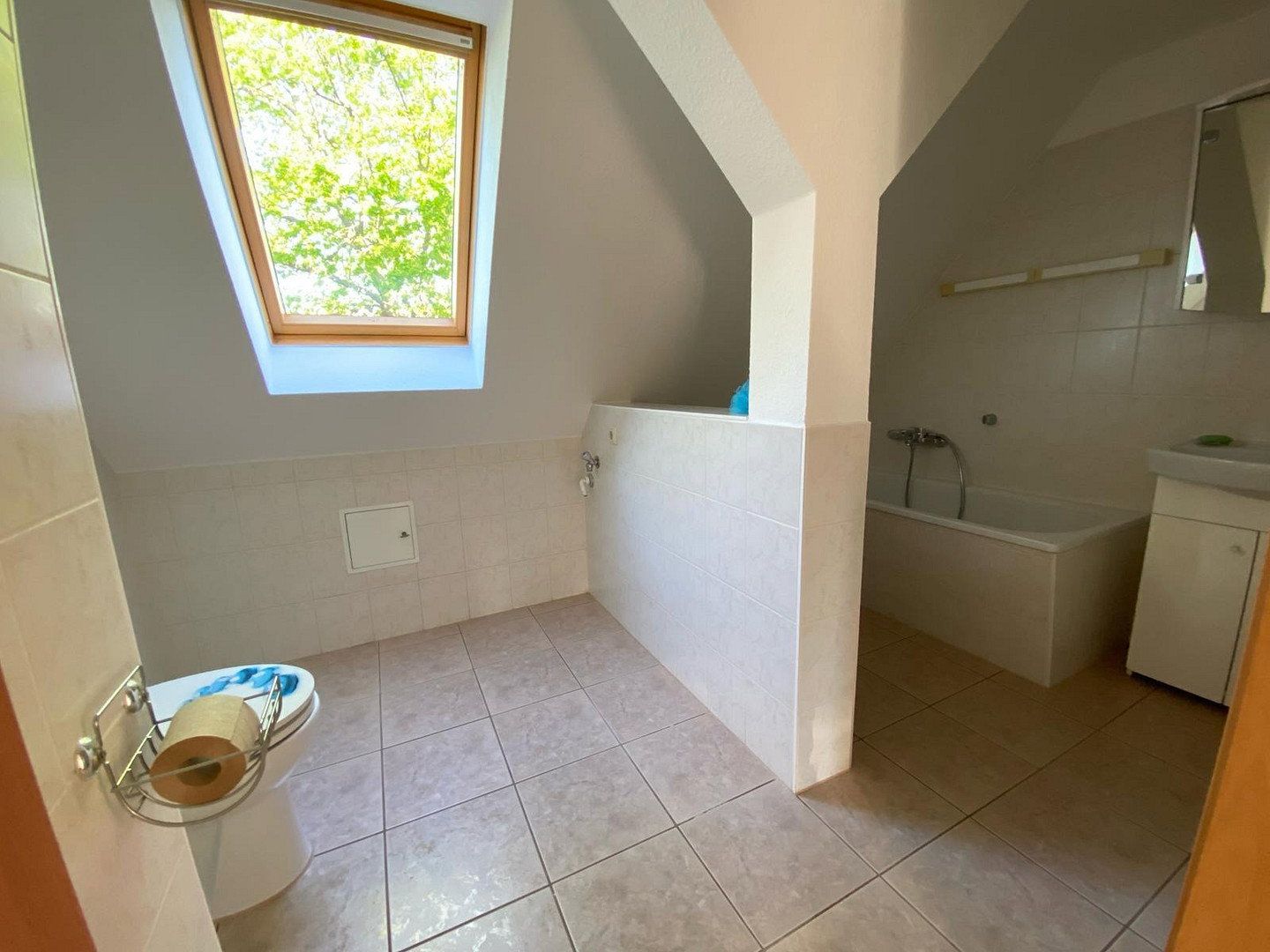 Renovierte Dachgeschosswohnung in ruhiger Lage — photo 3