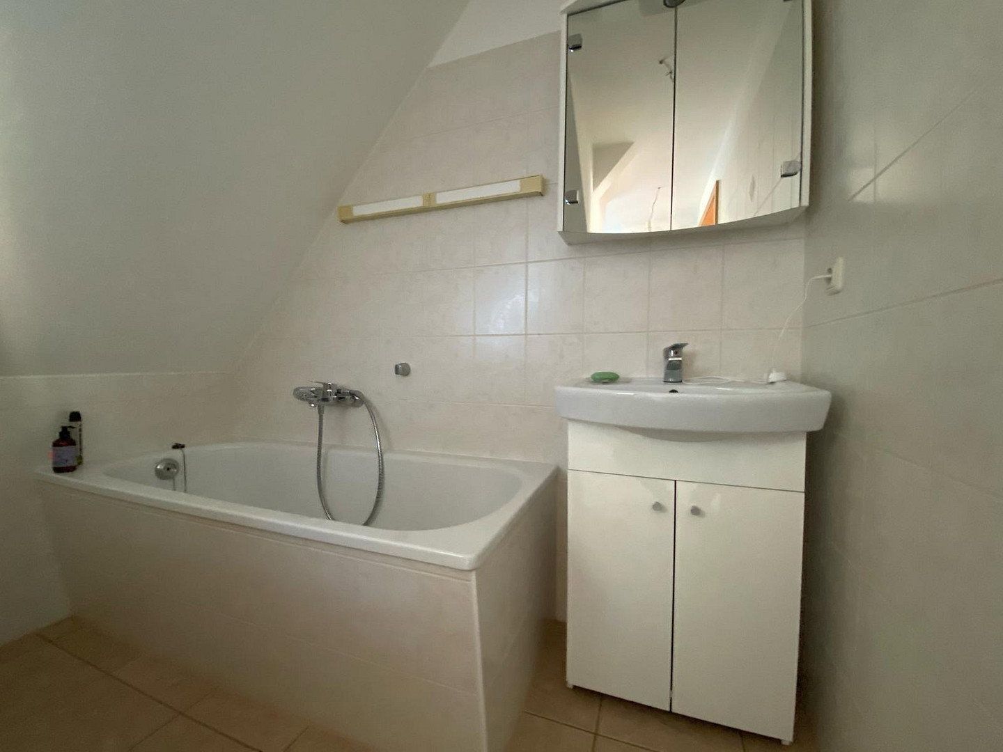 Renovierte Dachgeschosswohnung in ruhiger Lage — photo 4