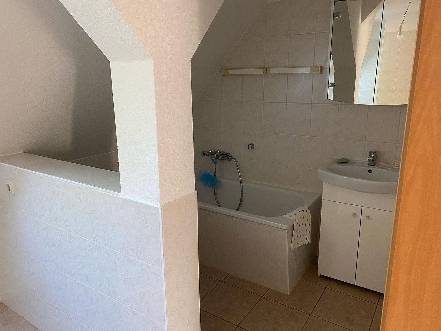 Renovierte Dachgeschosswohnung in ruhiger Lage — photo 5
