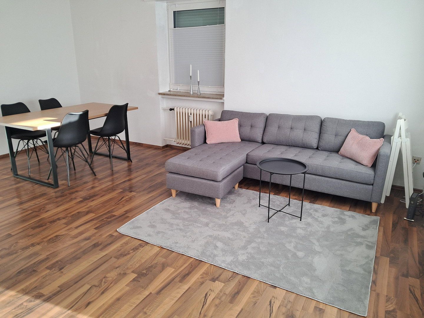 Vollmöbliertes WG-Zimmer (für w) einer 3er WG in zentraler Lage Hofs - 450€ Warmmiete (keine NK) — photo 4