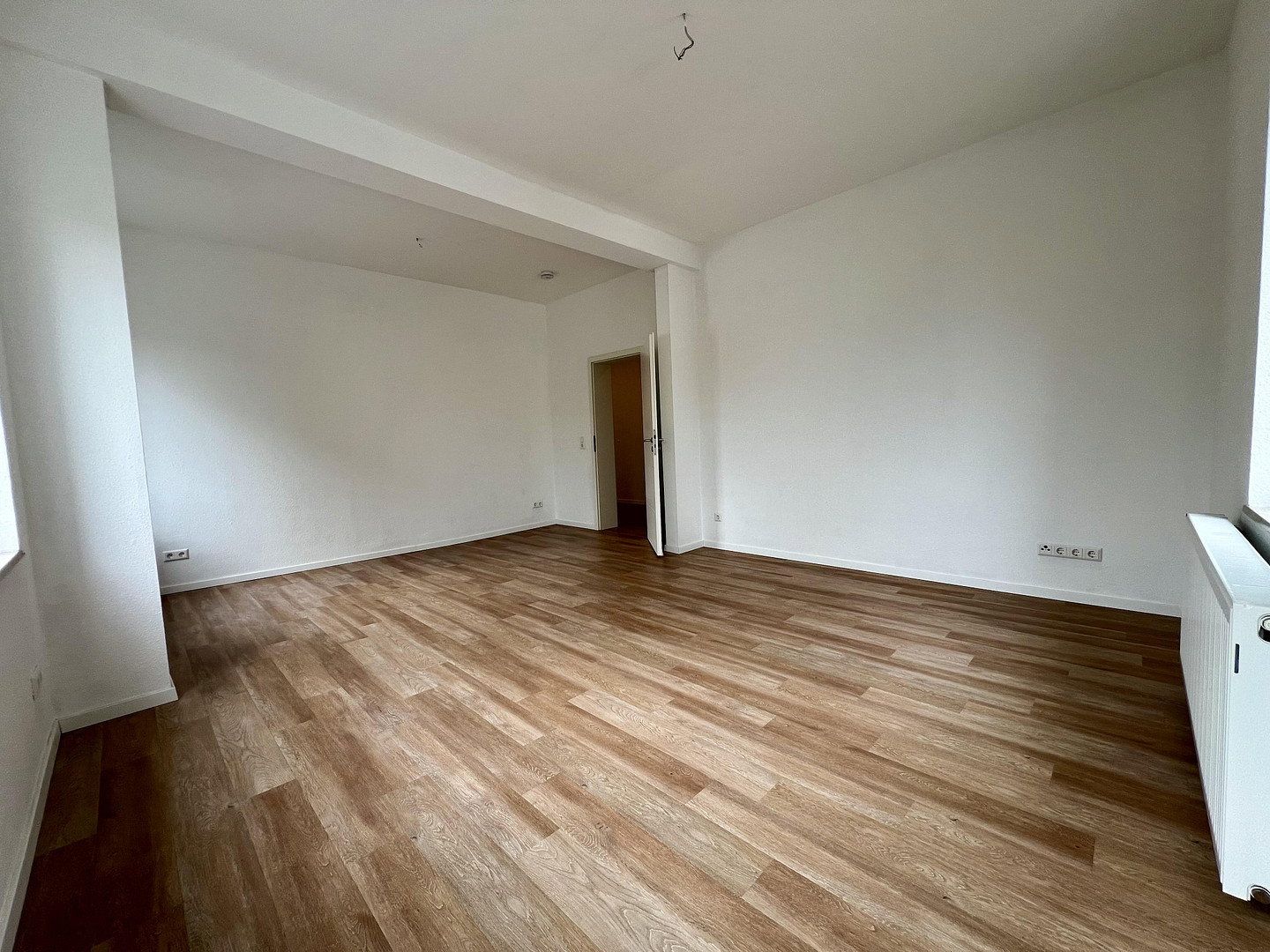 Schicke 4R-Wohnung | EBK | großes WoZi | Balkon | 2 Bäder — photo 3