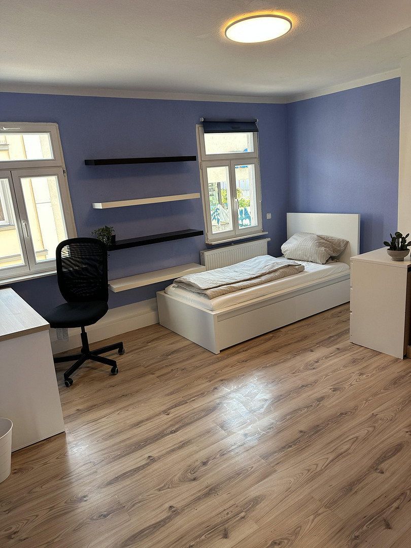 Helle, voll möblierte WG-Zimmer in Top-Lage von Erlangen | All-Inclusive-Miete