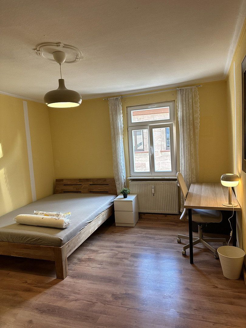 Helle, voll möblierte WG-Zimmer in Top-Lage von Erlangen | All-Inclusive-Miete — photo 3