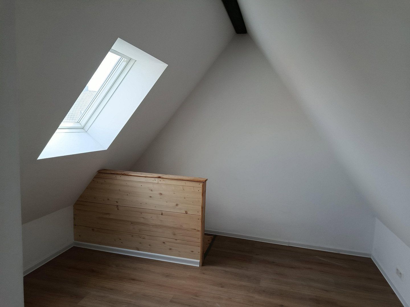 Komplett renovierte 3 Zimmer DG-Maisonette Wohnung in Holzgerlingen — photo 2