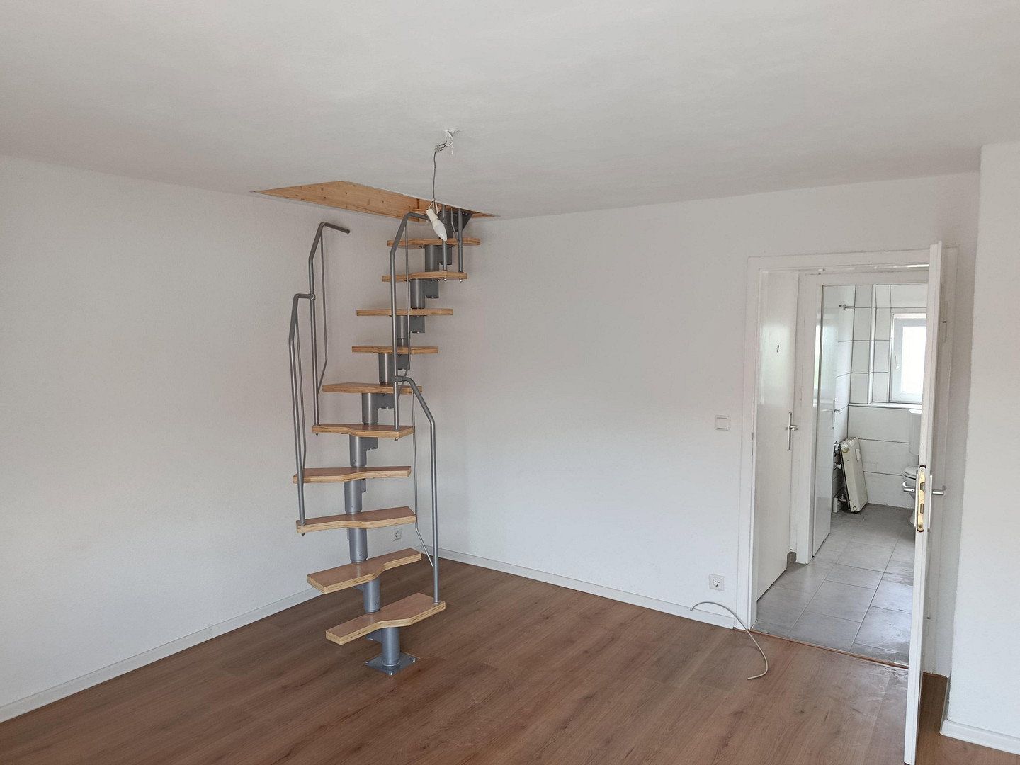 Komplett renovierte 3 Zimmer DG-Maisonette Wohnung in Holzgerlingen — photo 4