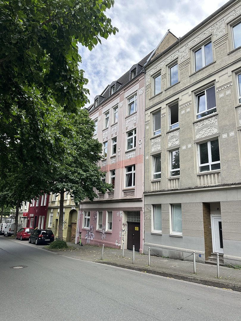 "Tradition trifft Innovation" - Vielseitig nutzbares Haus im idyllischen Backyard in Dortmun