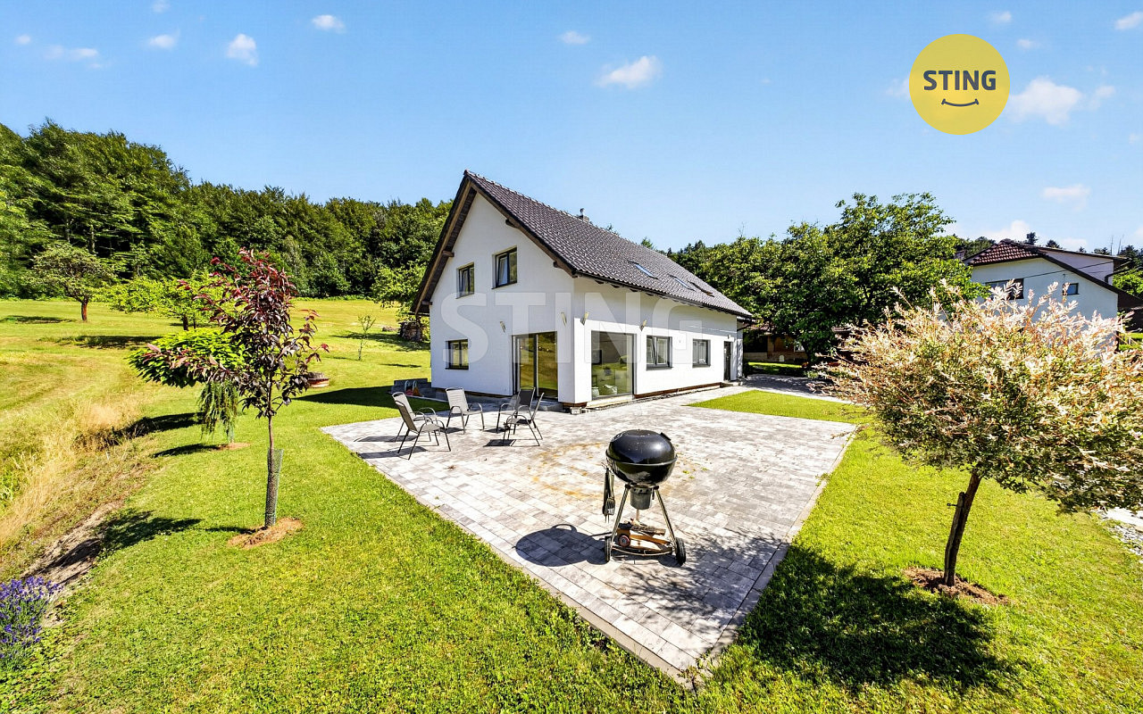 Prodej domu 250 m² s pozemkem 2 098 m²