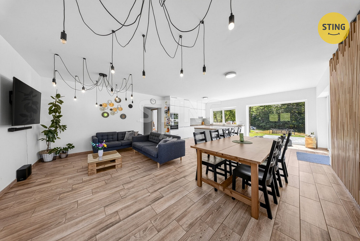 Prodej domu 250 m² s pozemkem 2 098 m² — photo 2