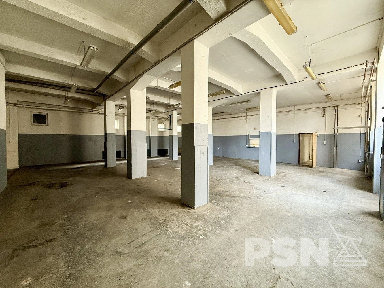 Pronájem skladovacích prostor 678 m²