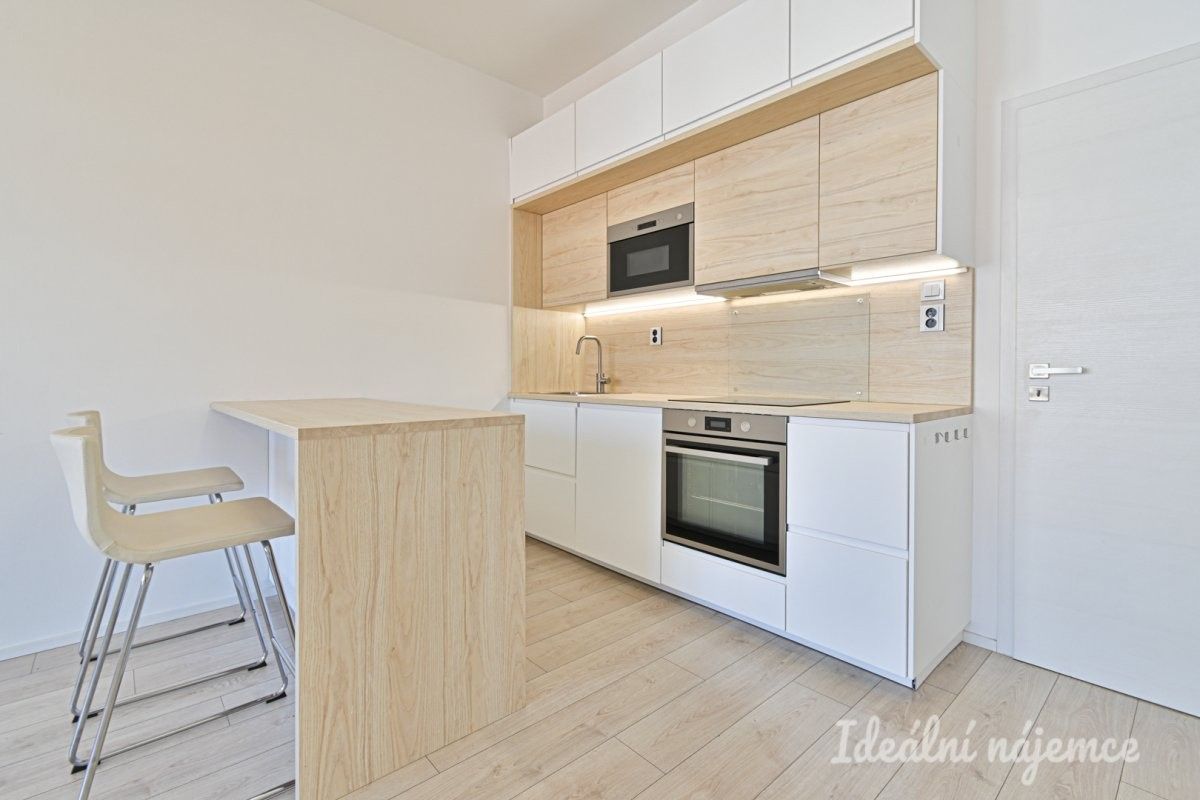 Pronájem bytu 1+kk 28 m²