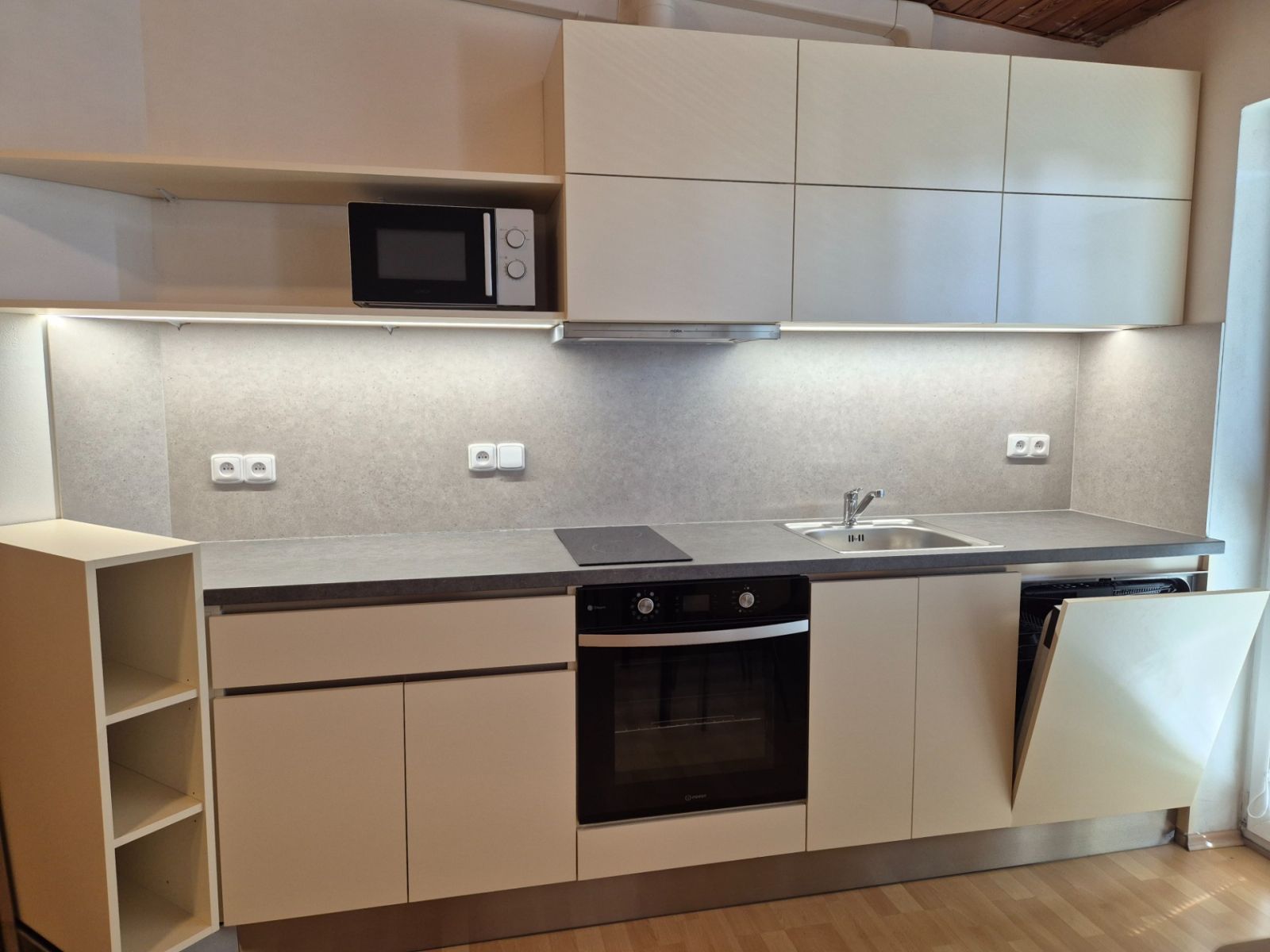 Pronájem bytu 3+kk 82 m² — photo 4