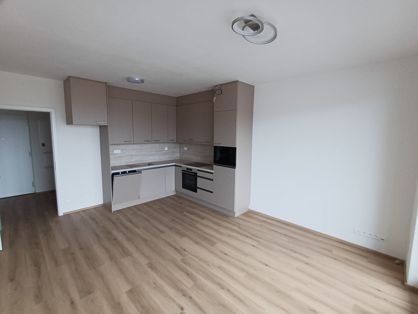 Pronájem bytu 2+kk 55 m² — photo 2