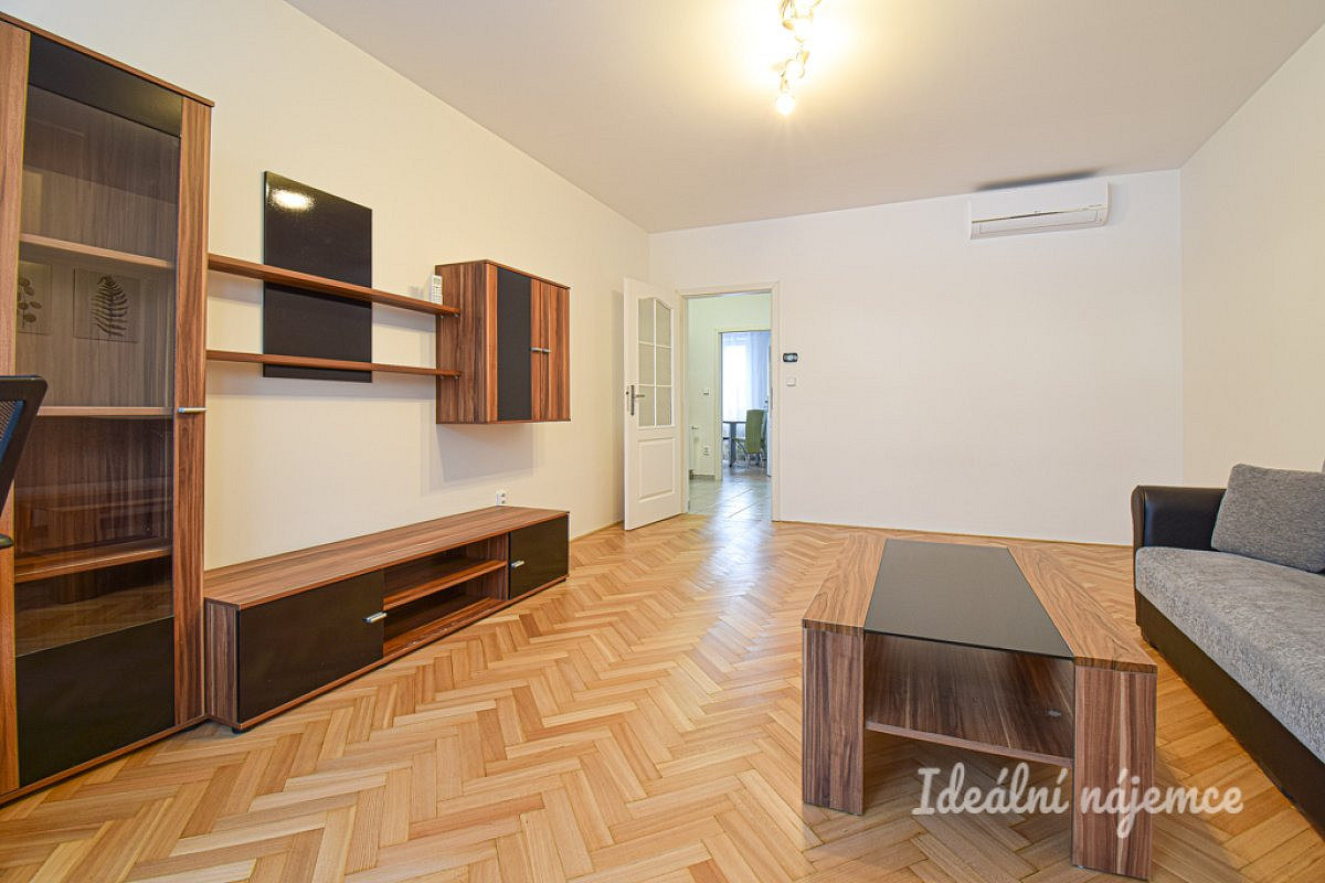 Pronájem bytu 1+1 37 m² — photo 2