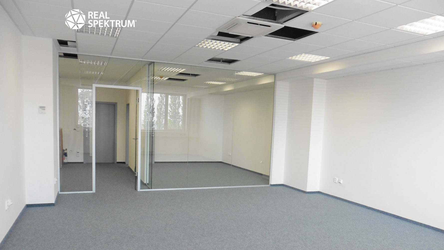 Pronájem kanceláře 85 m² — photo 2