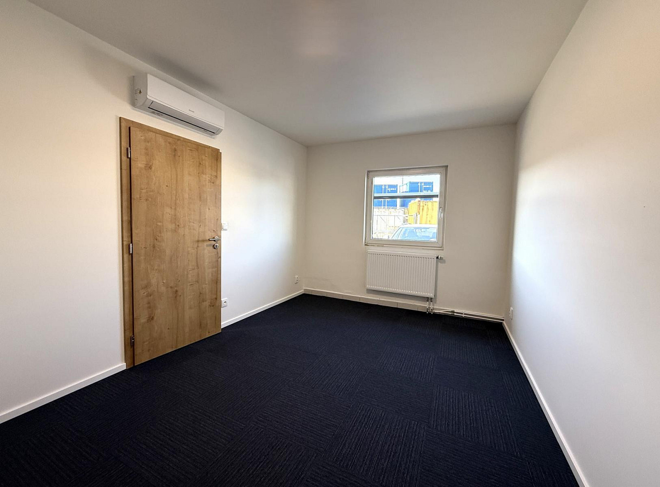 Pronájem kanceláře 182 m² — photo 4