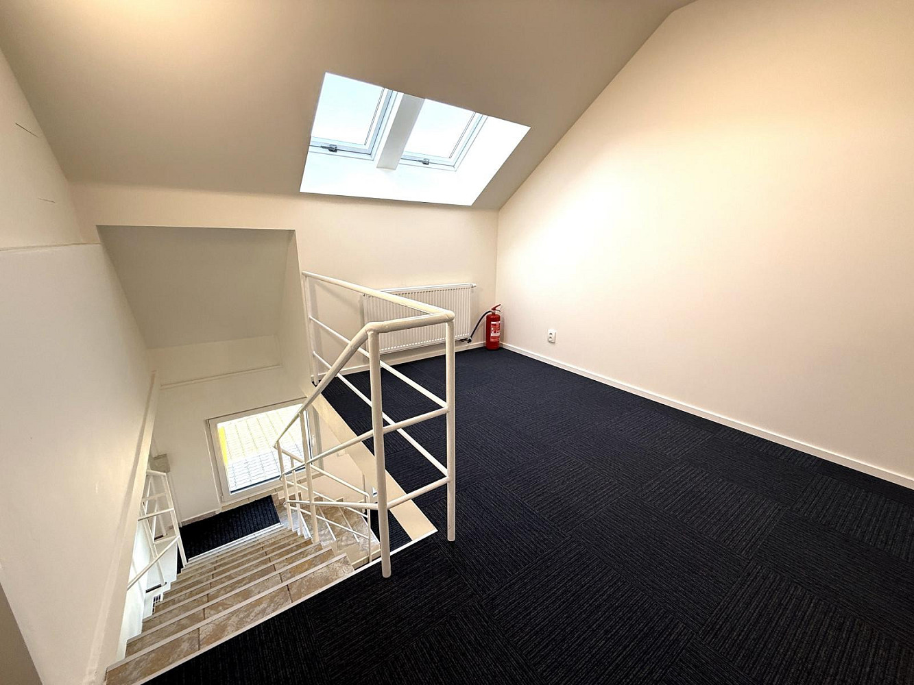 Pronájem kanceláře 182 m² — photo 5
