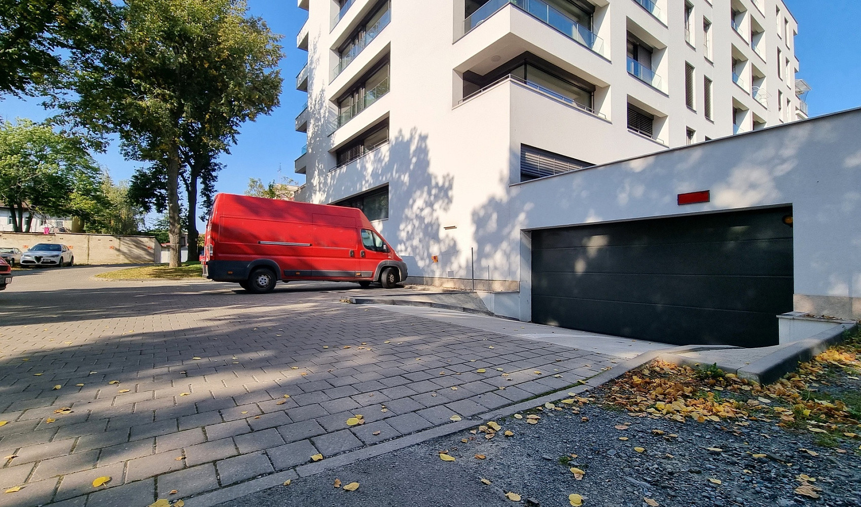Pronájem garážového stání, ulice slepá, brno-zábrdovice, přímo u mhd - za 5 min v centru města brna