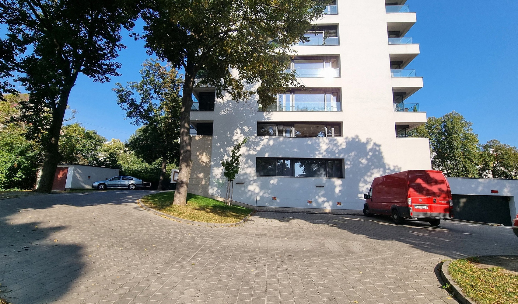 Pronájem garážového stání, ulice slepá, brno-zábrdovice, přímo u mhd - za 5 min v centru města brna — photo 3