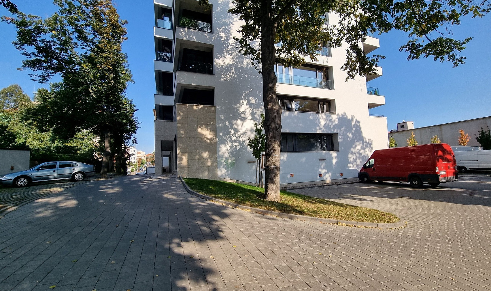 Pronájem garážového stání, ulice slepá, brno-zábrdovice, přímo u mhd - za 5 min v centru města brna — photo 4