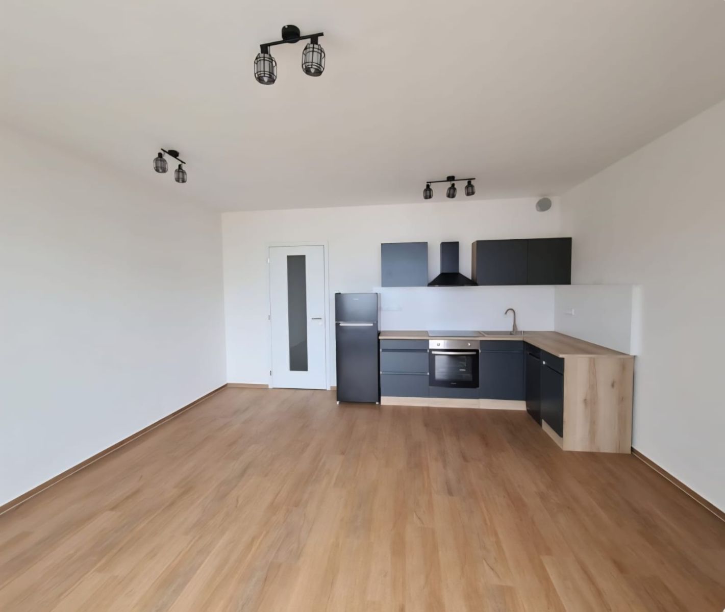 Pronájem bytu 1+kk 32 m² — photo 2