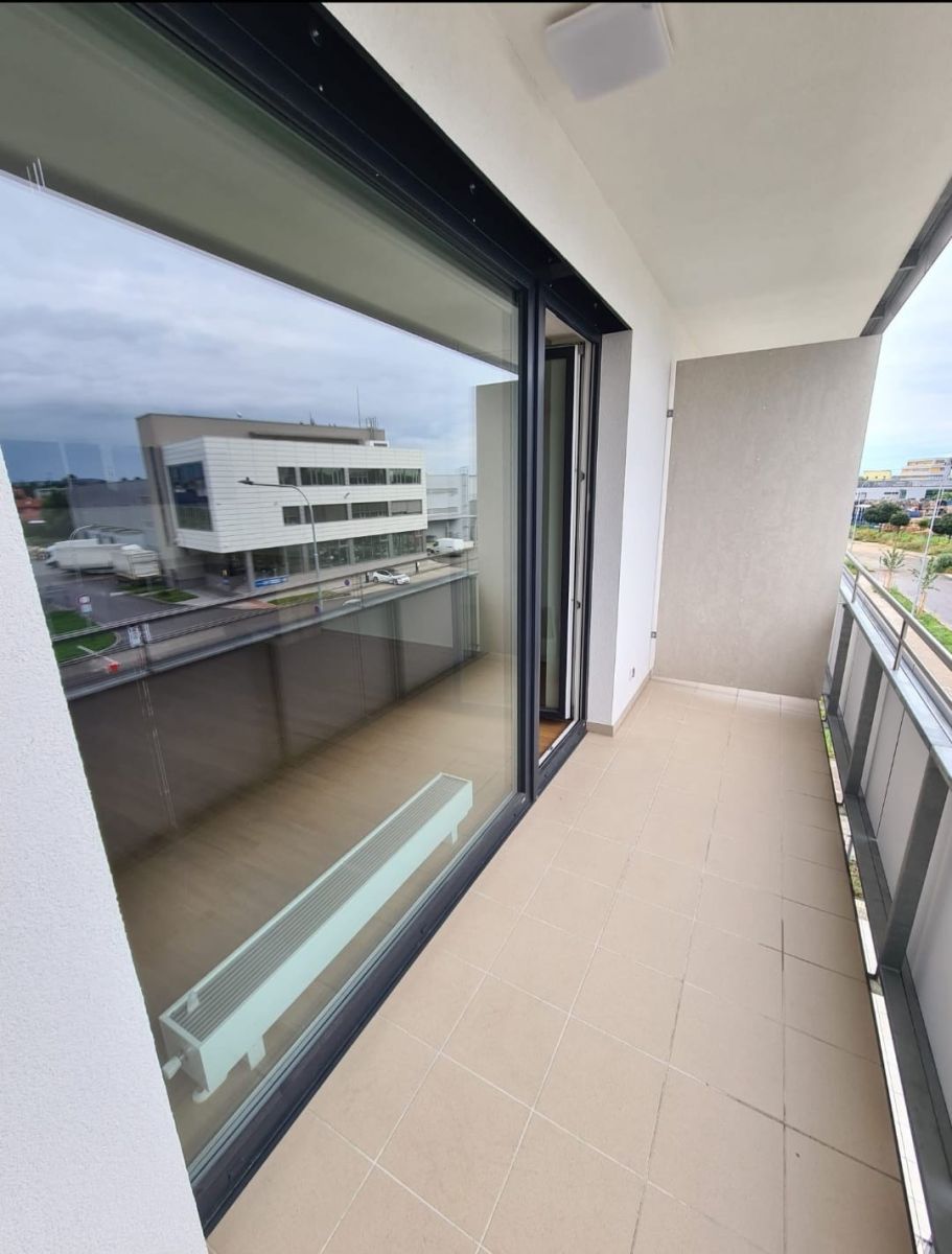 Pronájem bytu 1+kk 32 m² — photo 3